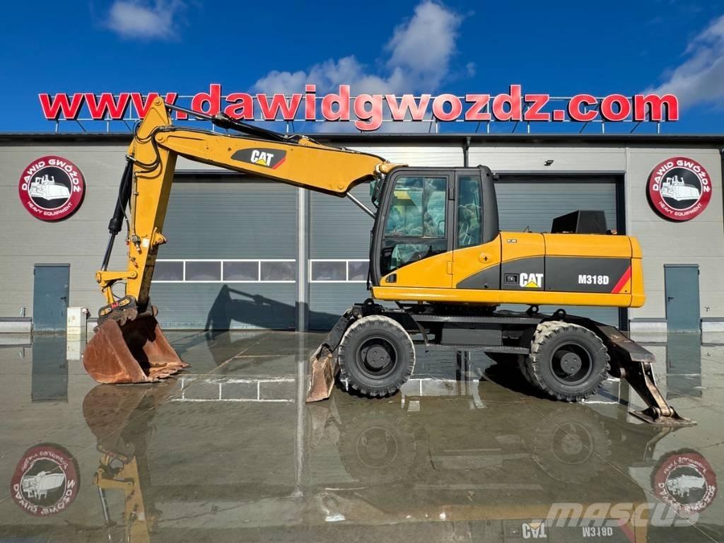 CAT M 318 D حفارات بعجل