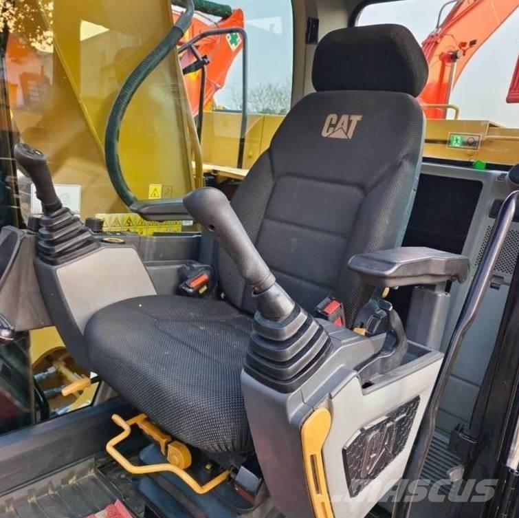 CAT 320 GC حفارات زحافة