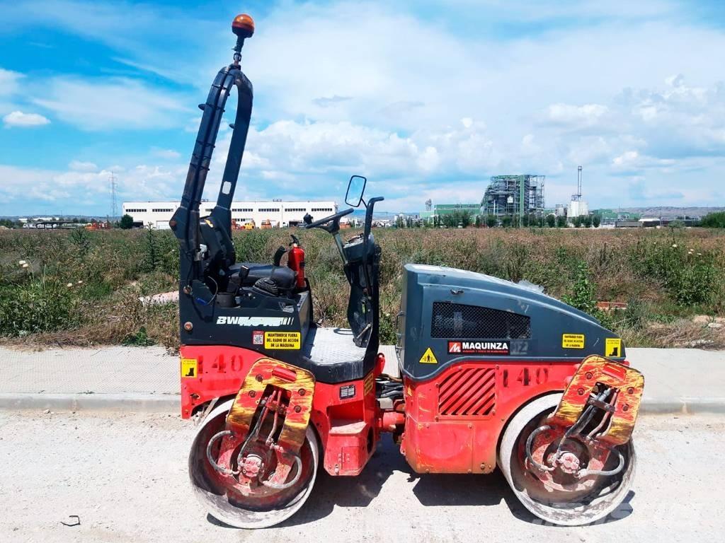 Bomag BW 120 AD-4 مداحل ثنائية الاسطوانة