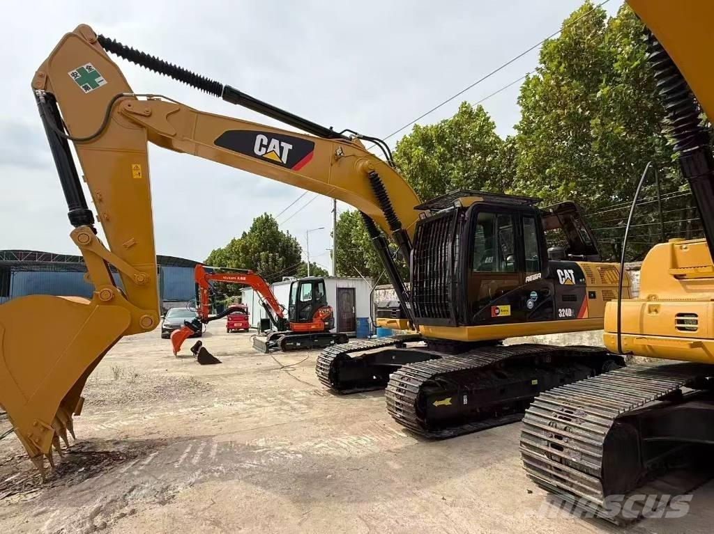 CAT 324 حفارات زحافة