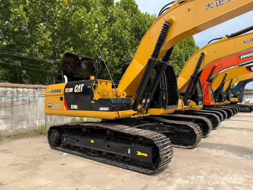 CAT 324 حفارات زحافة