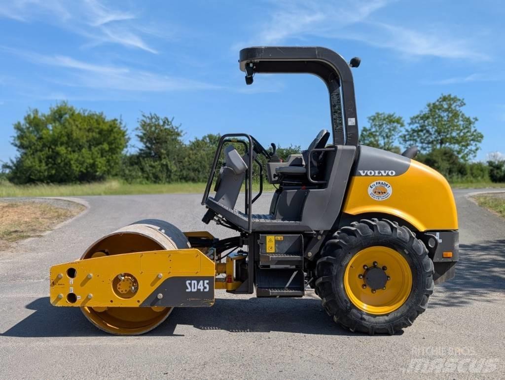Volvo SD 45 مداحل أحادية الأسطوانة