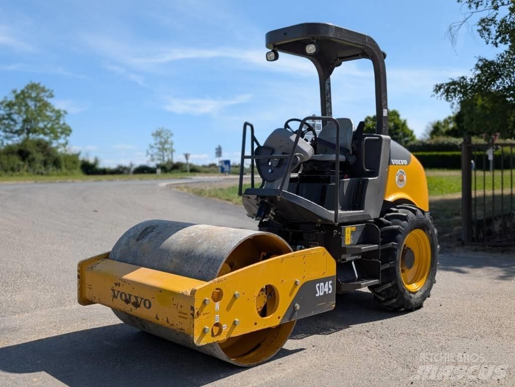 Volvo SD 45 مداحل أحادية الأسطوانة