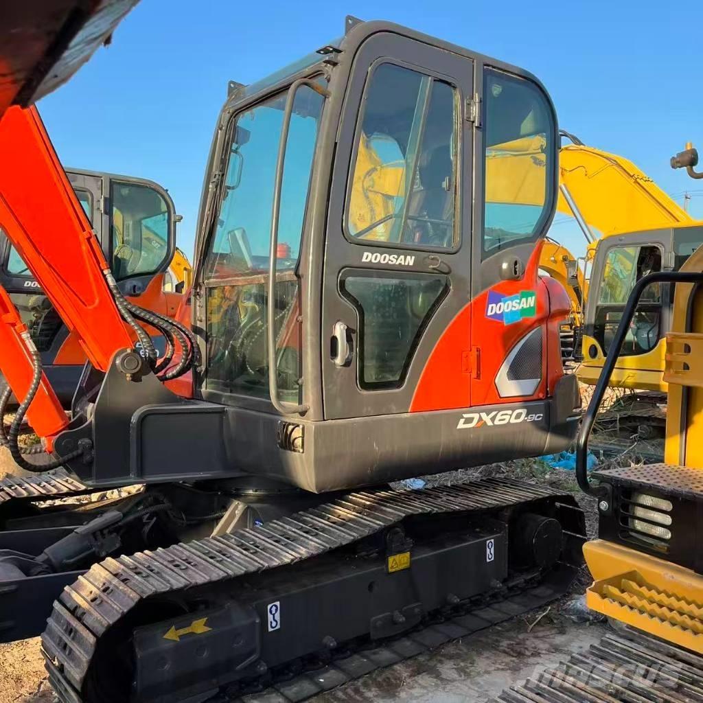 Doosan DX 60 حفارات صغيرة أقل من 7 طن (حفارات صغيرة)
