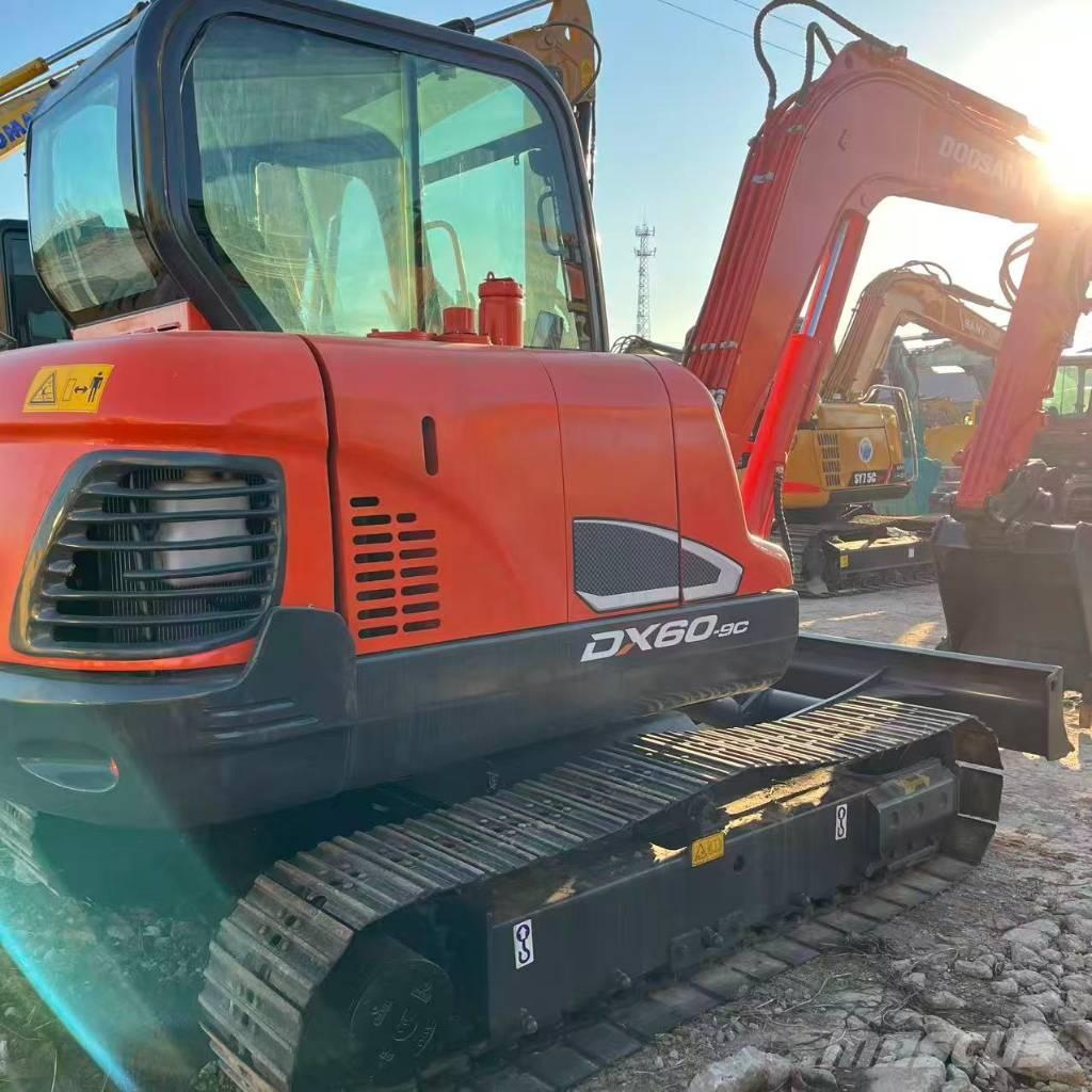 Doosan DX 60 حفارات صغيرة أقل من 7 طن (حفارات صغيرة)