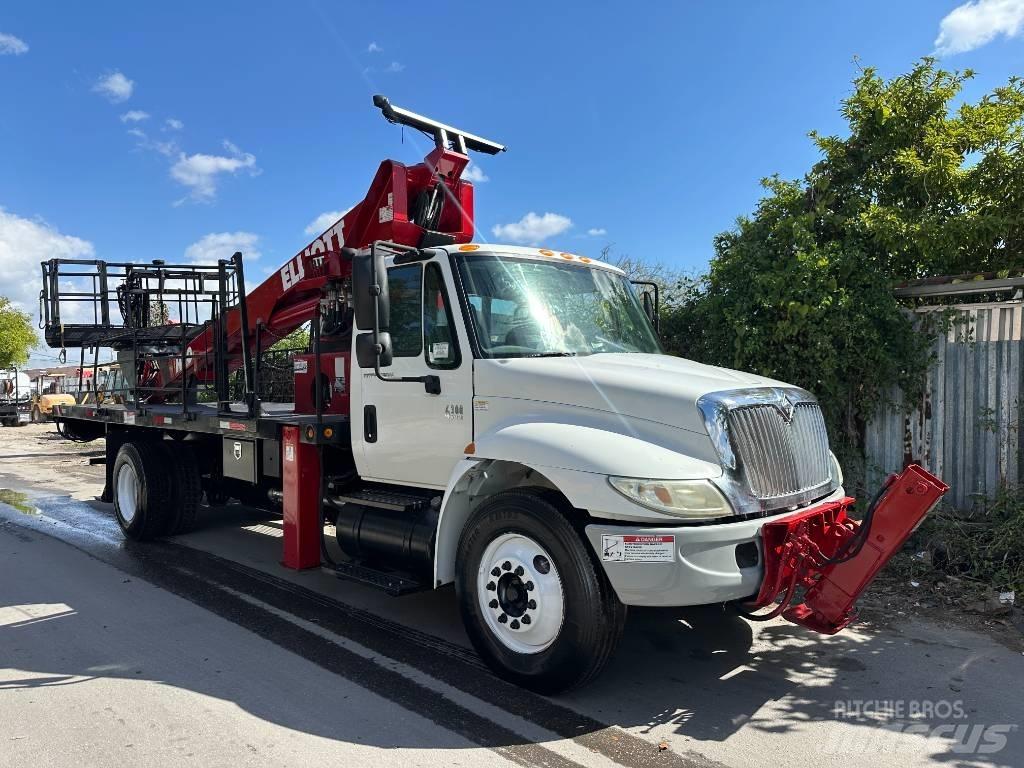 International 4300 شاحنات مسطحة/مفصلية الجوانب