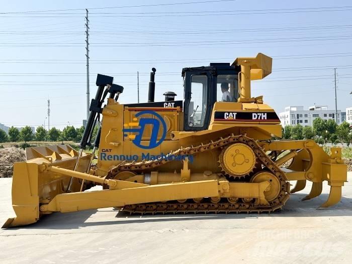 CAT D 7 H بلدوزرات مجنزرة
