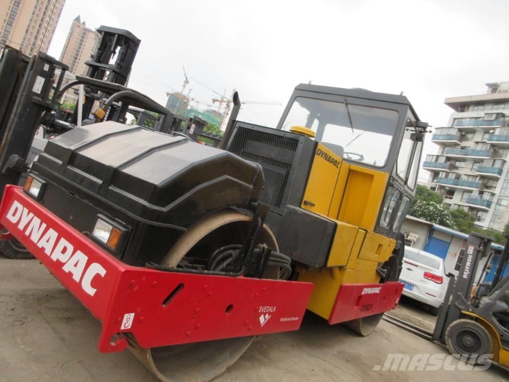 Dynapac CC 421 مداحل ثنائية الاسطوانة