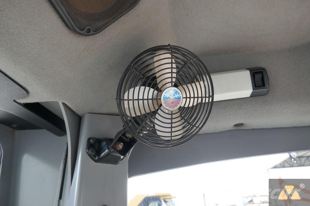 CAT 120M معدات تمهيد الطرق