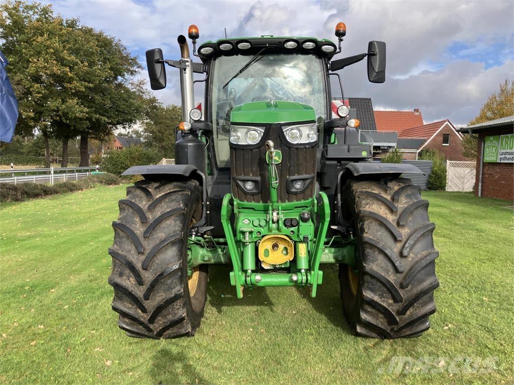 John Deere 6215R الجرارات