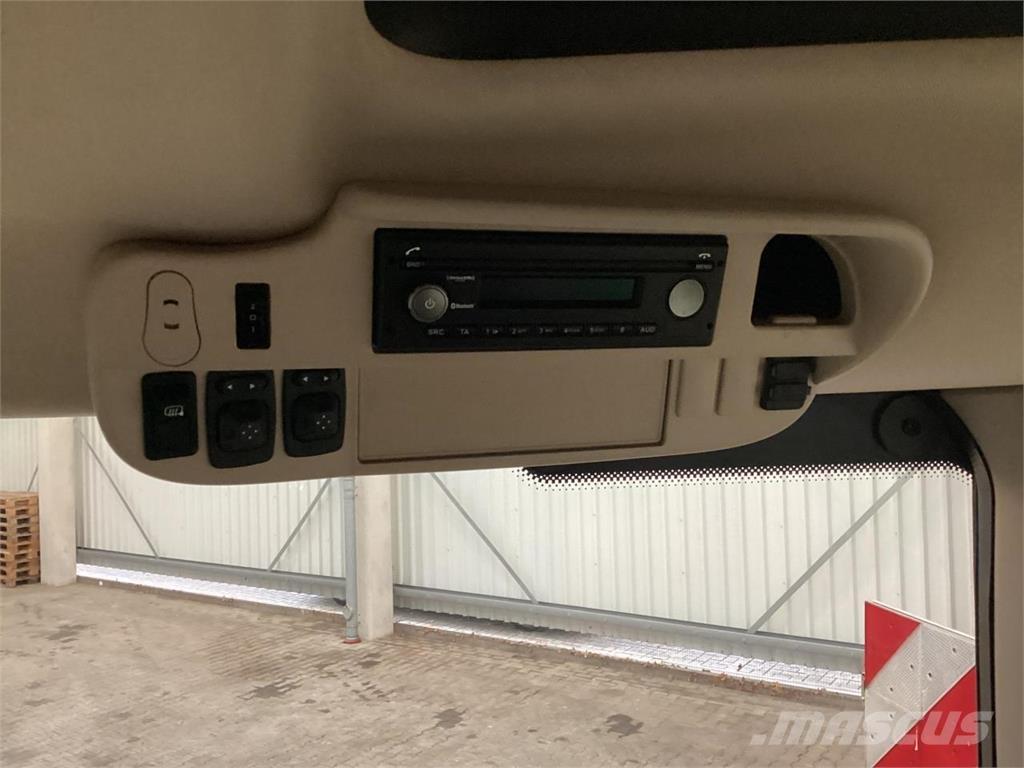 John Deere 6215R الجرارات