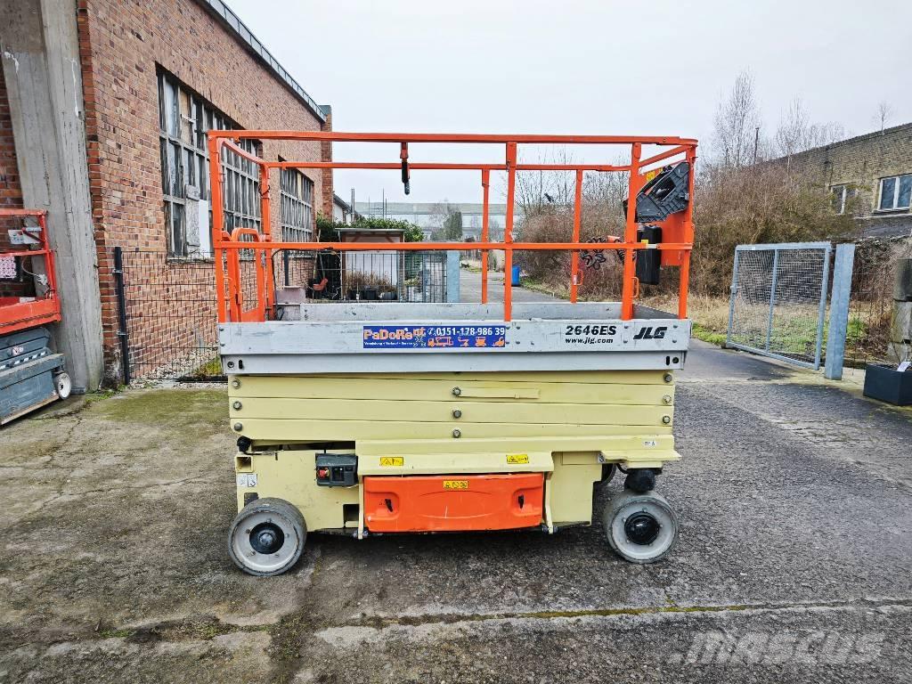 JLG 2646 ES رافعات مقصية الشكل