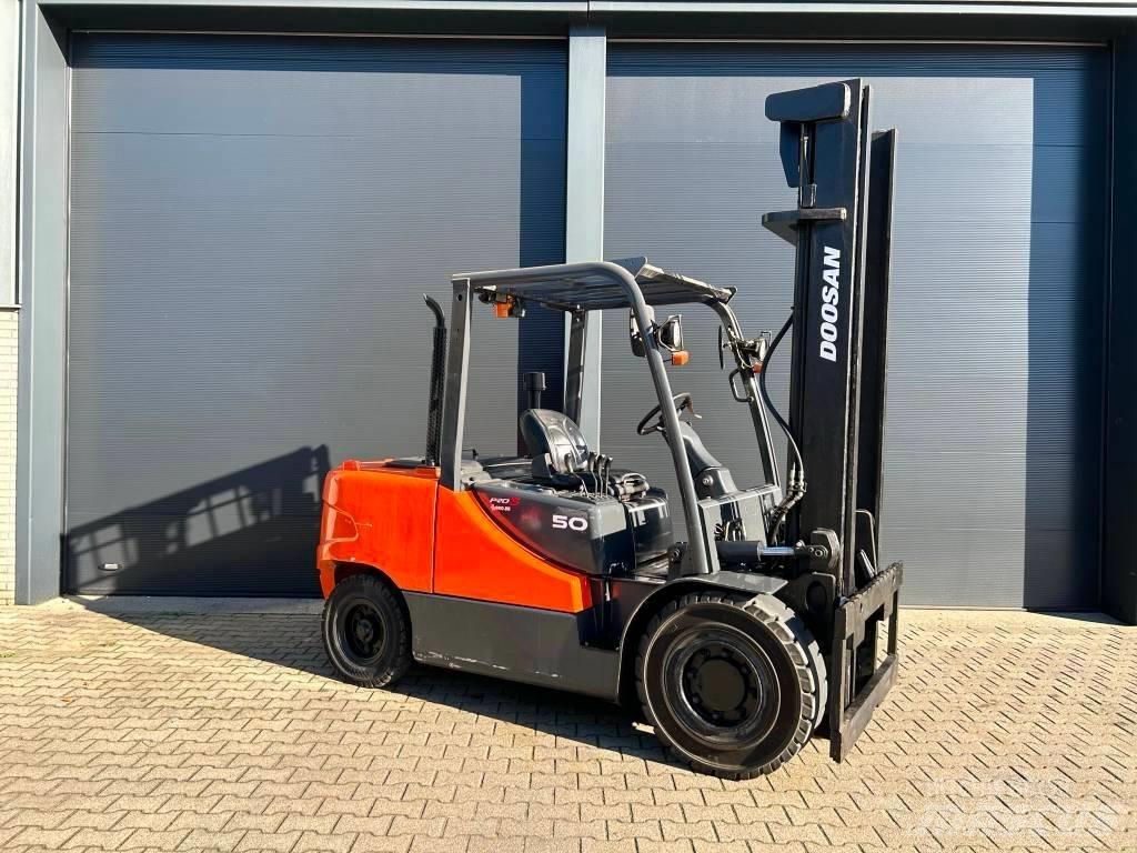 Doosan D50C-5 شاحنات الديزل