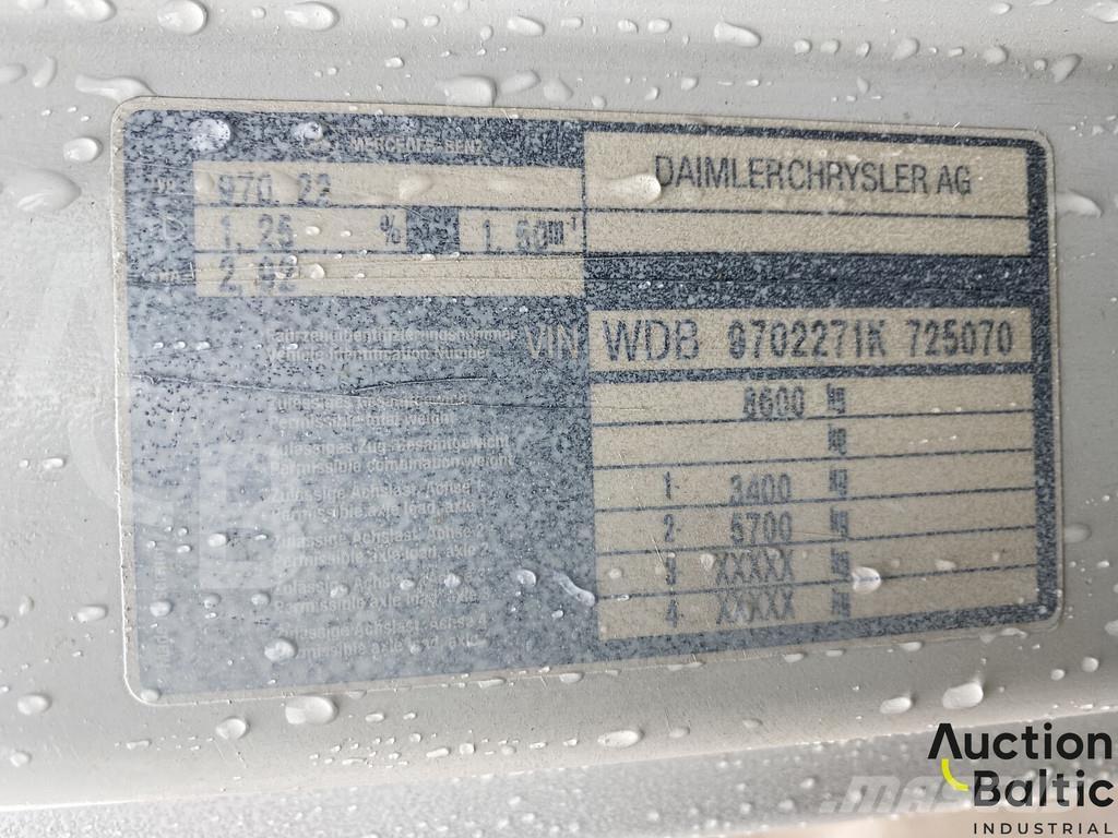 Mercedes-Benz 815 شاحنات مسطحة/مفصلية الجوانب