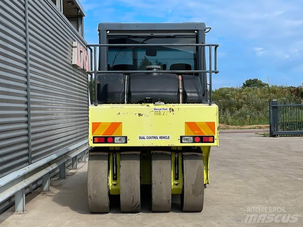 Ammann AP 240 مداحل ذات إطارات هوائية