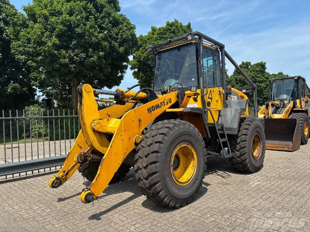 Komatsu WA 320-5 لوادر بعجل