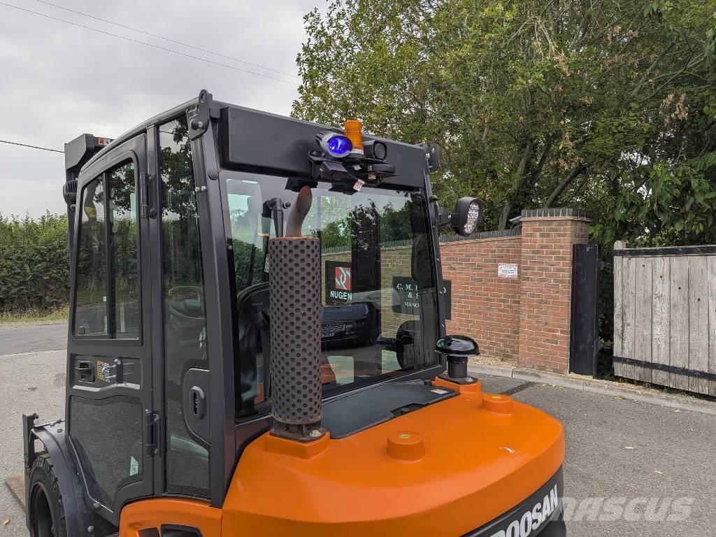 Doosan D 35 C-9 شاحنات الديزل