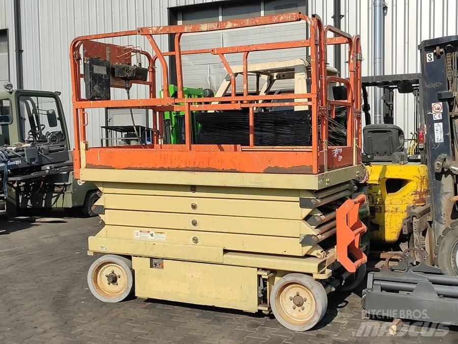 JLG 2646 E 2 رافعات مقصية الشكل