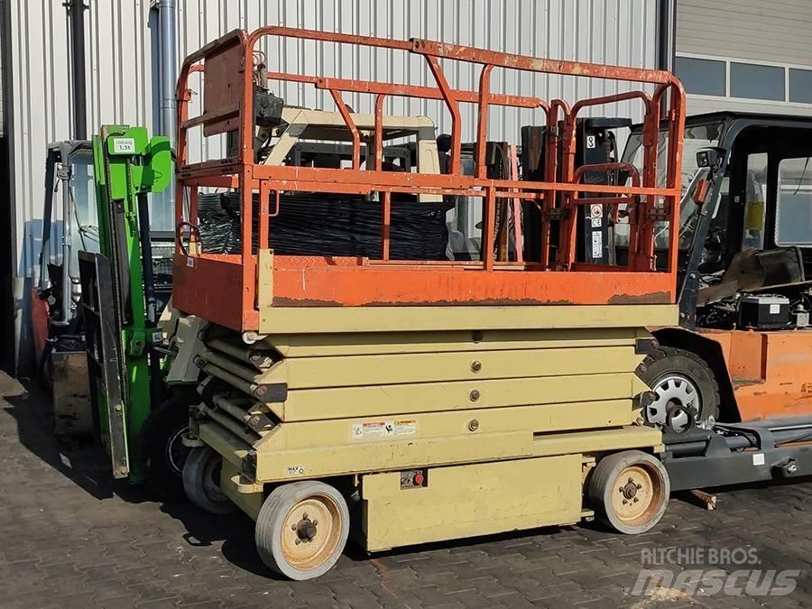 JLG 2646 E 2 رافعات مقصية الشكل