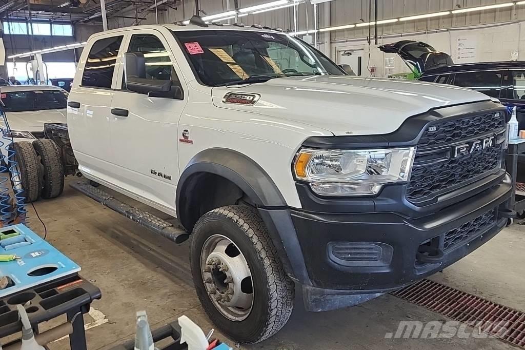RAM 5500 TRADESMAN شاحنات بمقصورة وهيكل