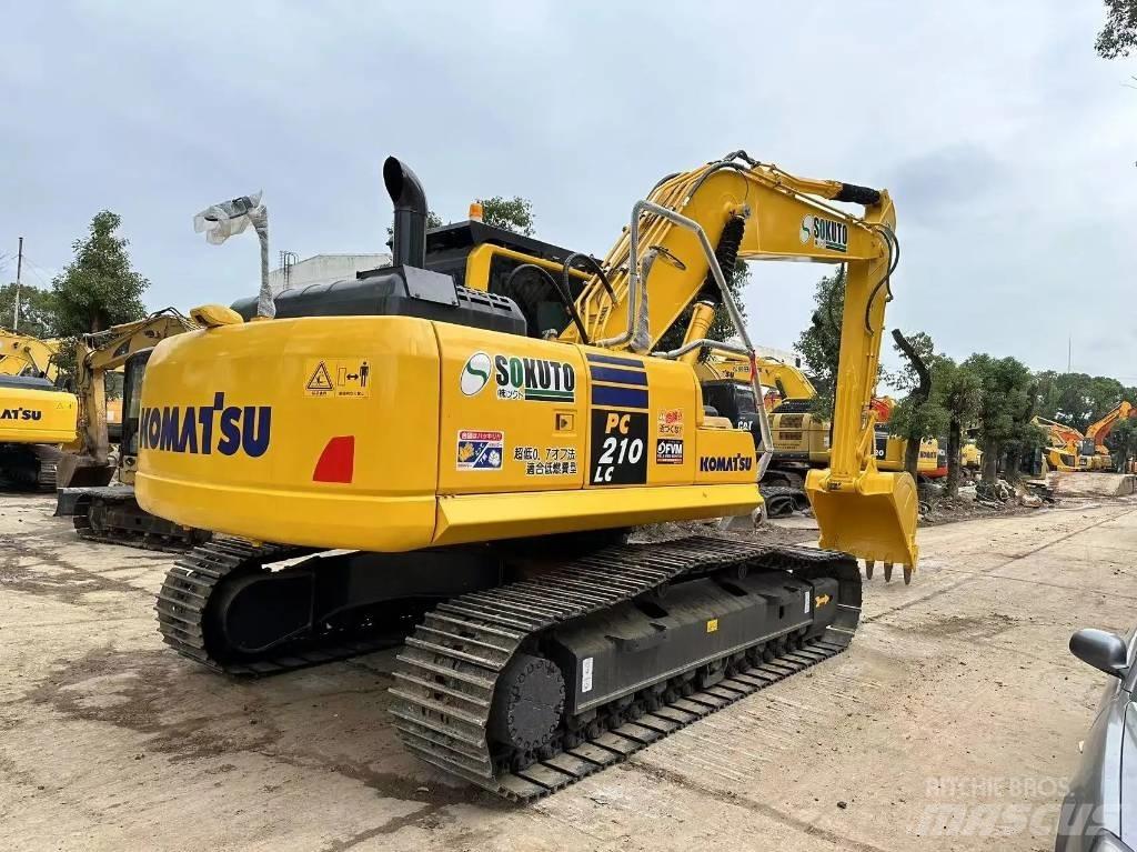 Komatsu PC 200-8 حفارات زحافة
