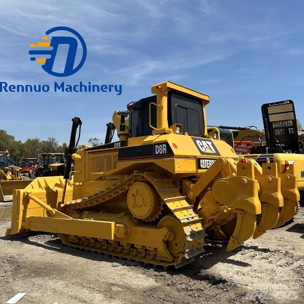 CAT D 8 R بلدوزرات مجنزرة