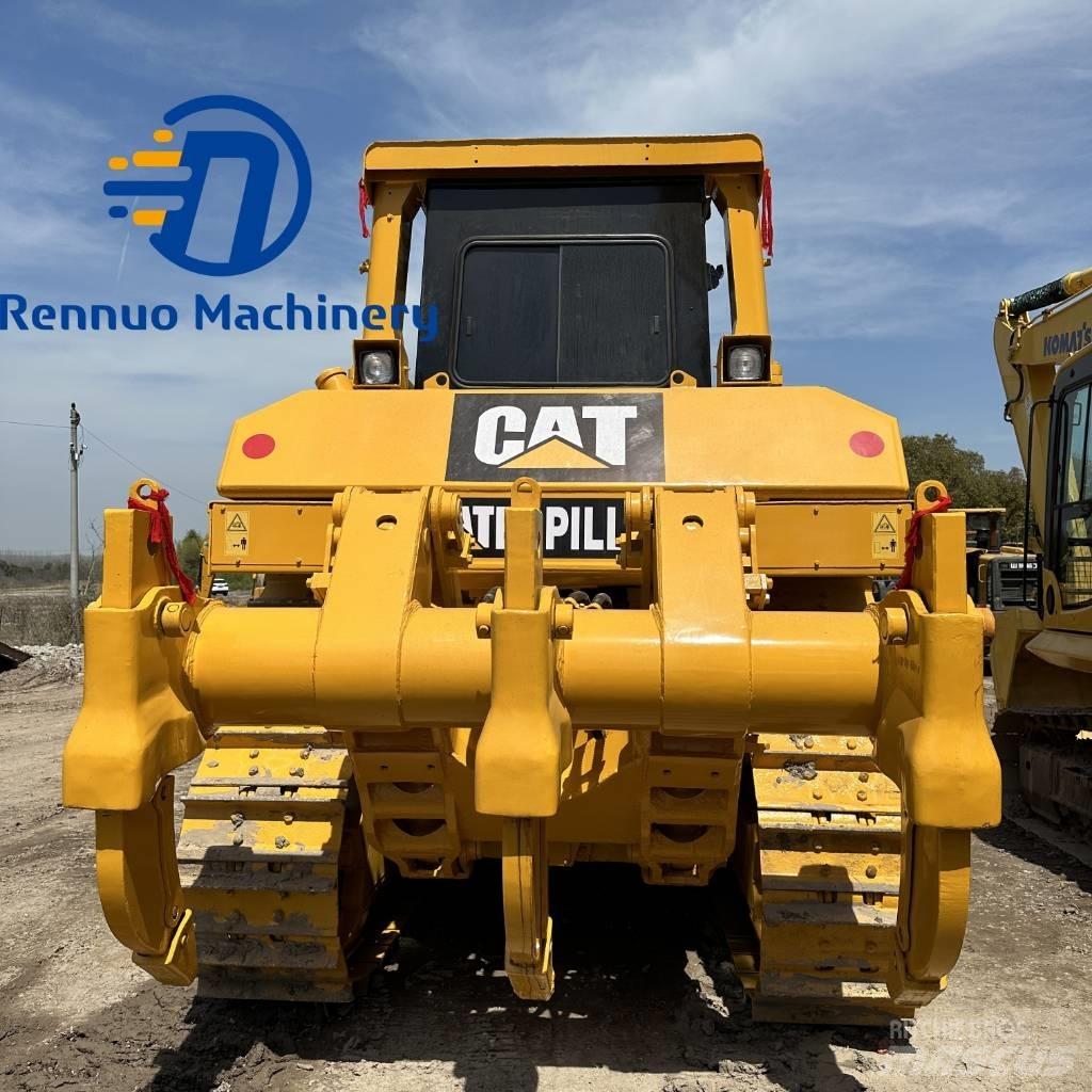 CAT D 8 R بلدوزرات مجنزرة