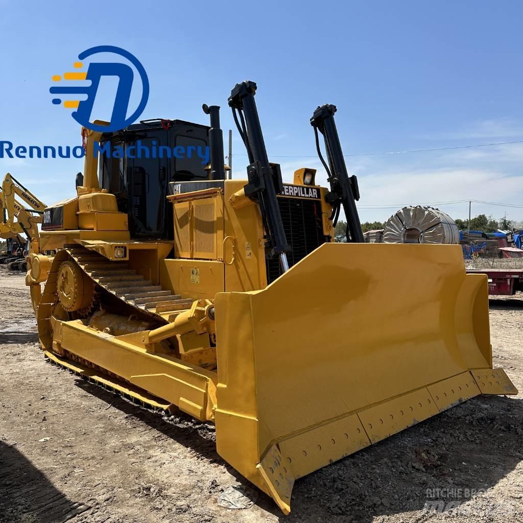 CAT D 8 R بلدوزرات مجنزرة