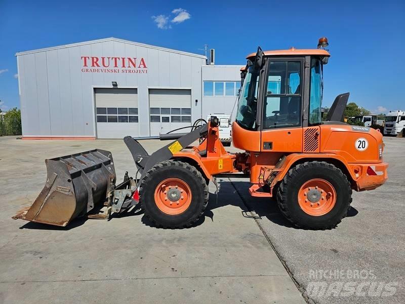 Volvo L 30 G لوادر بعجل