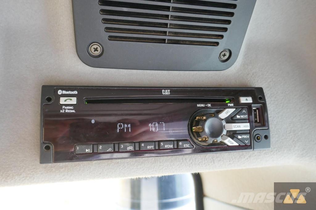 CAT 325F LCR حفارات زحافة