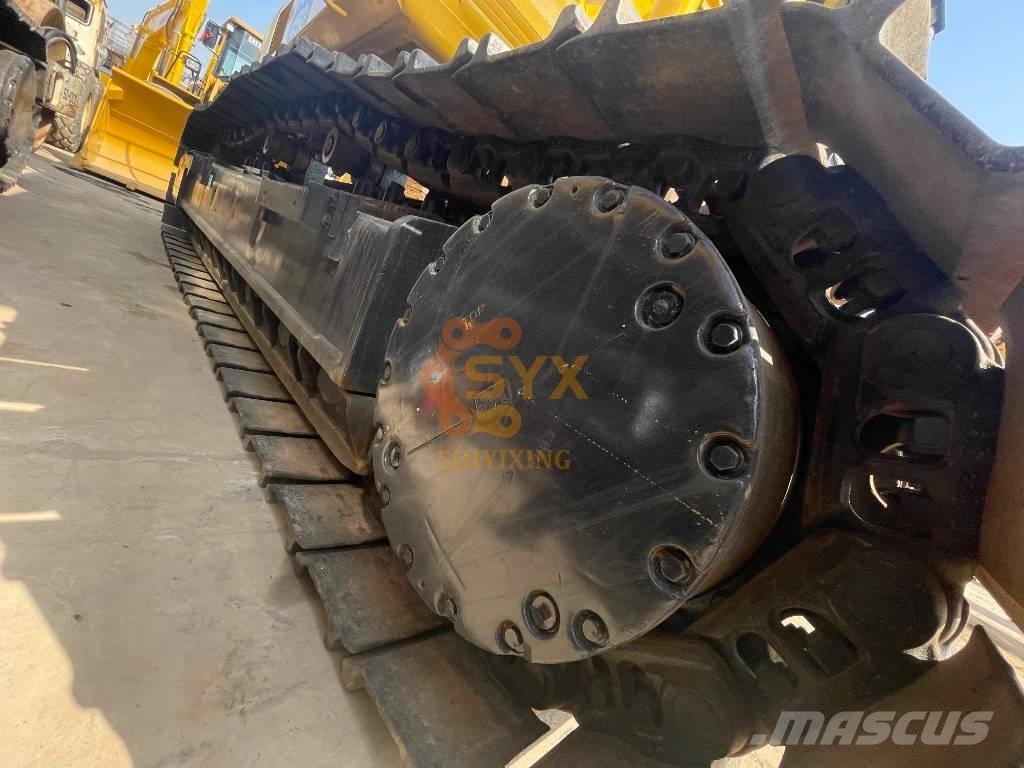 Komatsu PC 450 LC-8 حفارات زحافة