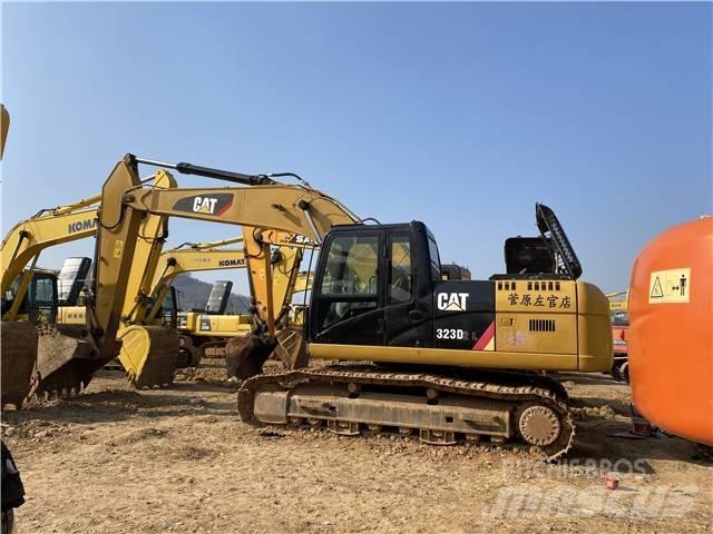 CAT 323D حفارات زحافة