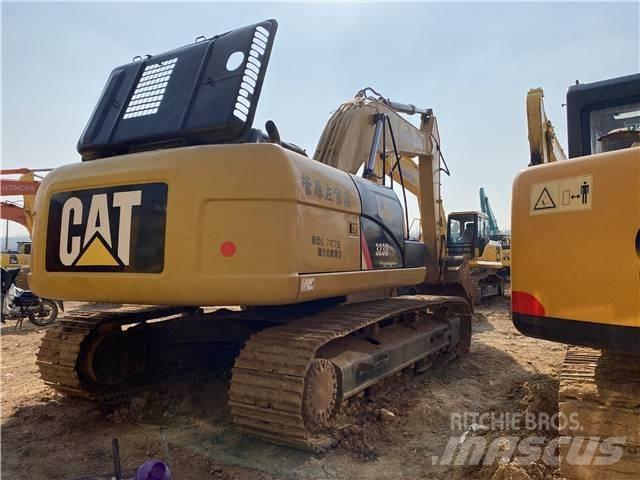 CAT 323D حفارات زحافة