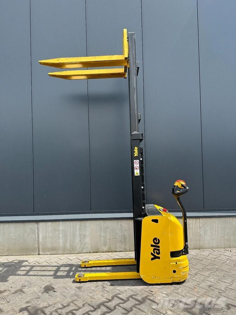 Yale MS 10E-2860 معدات التكديس الجوالة