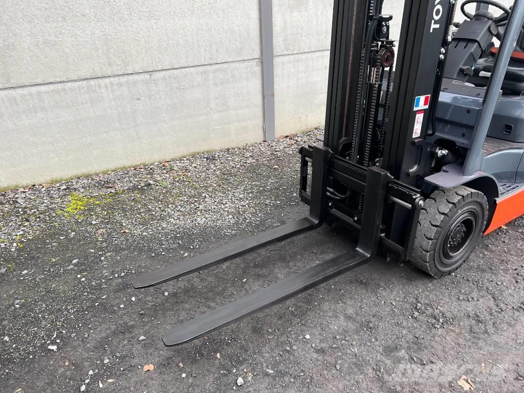 Toyota 02-8 FGF 15 شاحنات LPG