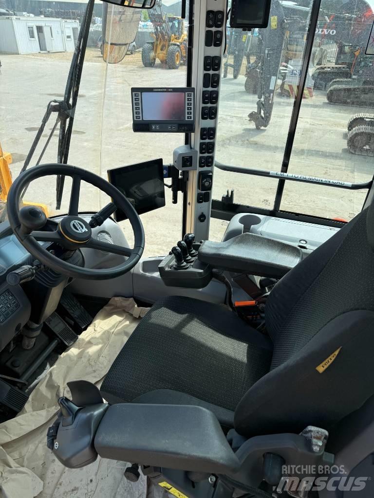 Volvo L 220 H لوادر بعجل