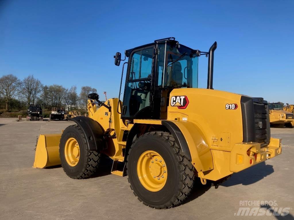 CAT 910 لوادر بعجل