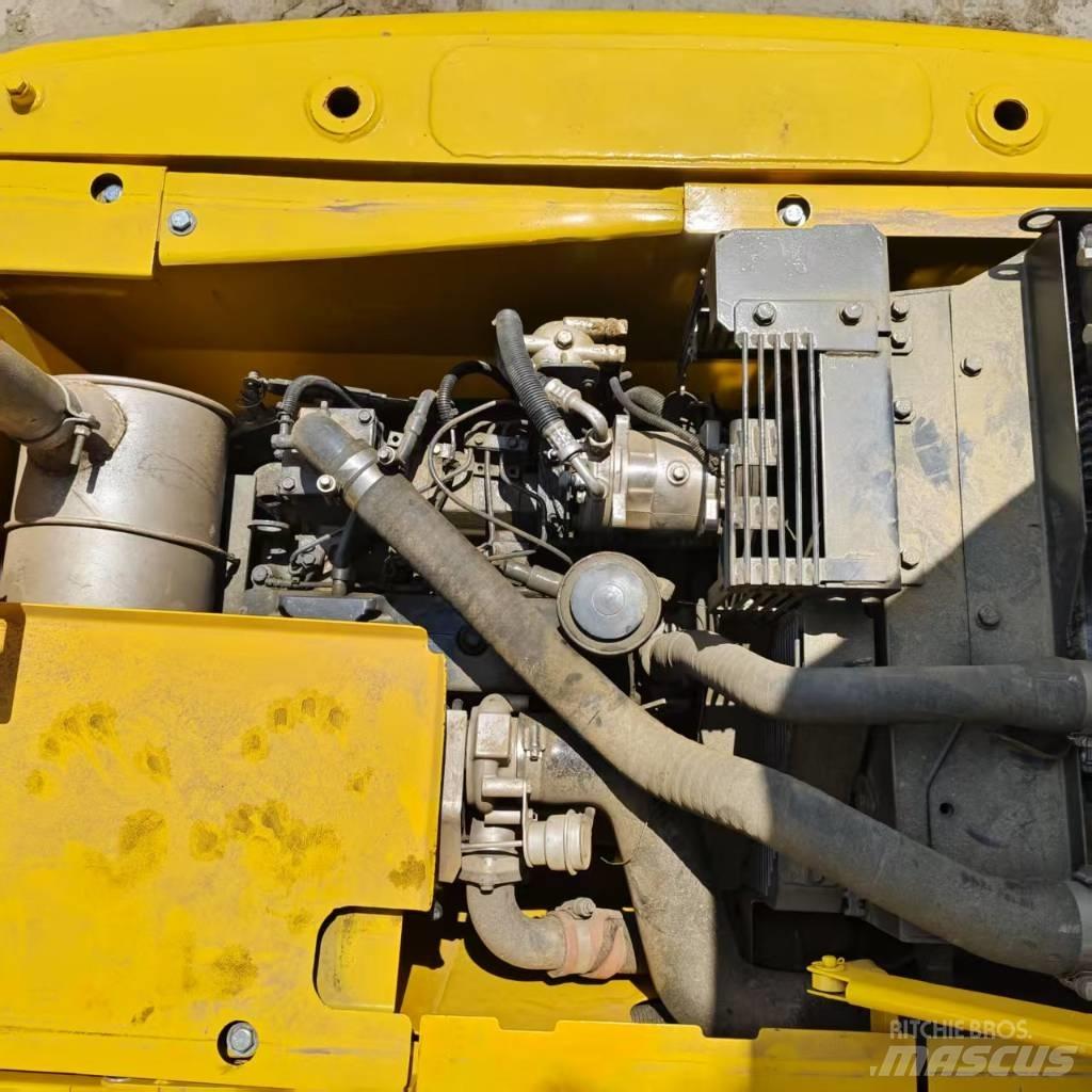 Komatsu PC 130 حفارات زحافة