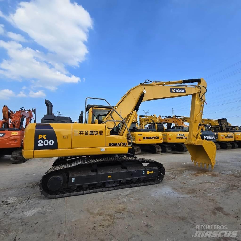 Komatsu PC 200-8 حفارات زحافة