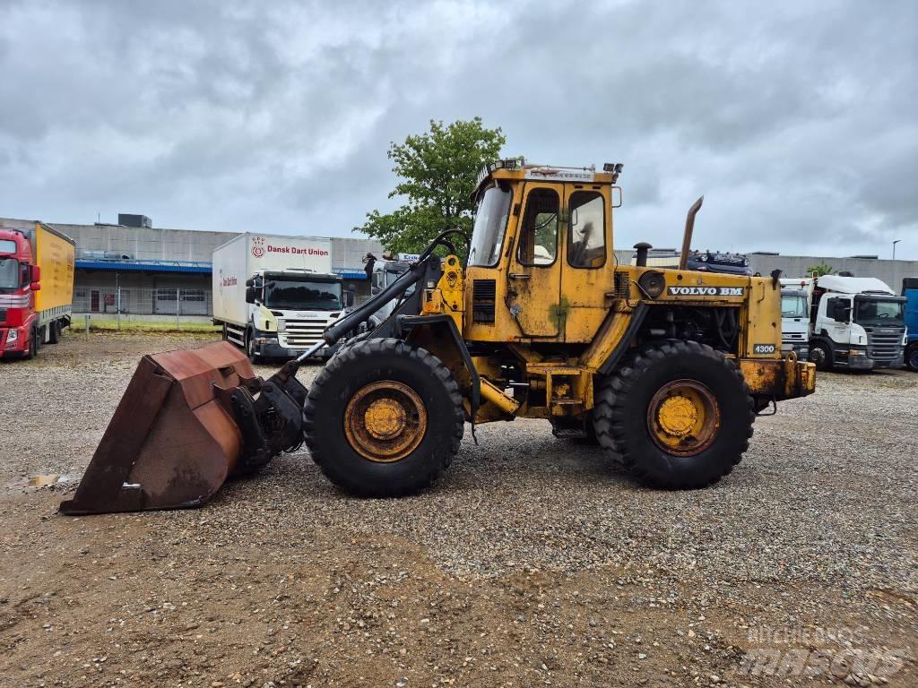 Volvo BM 4300 لوادر بعجل