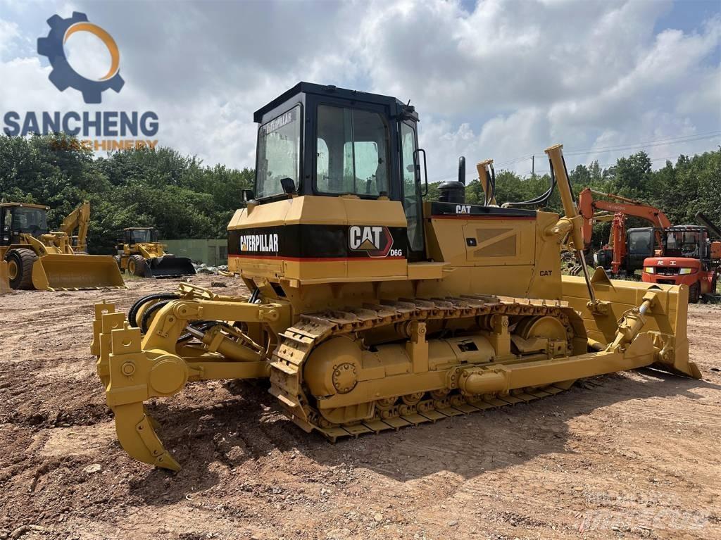 CAT D 6 G بلدوزرات مجنزرة
