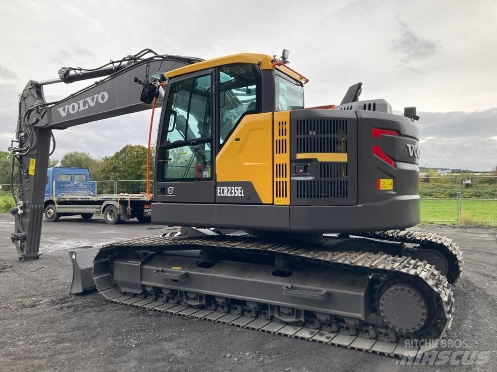 Volvo ECR 235 E L حفارات زحافة