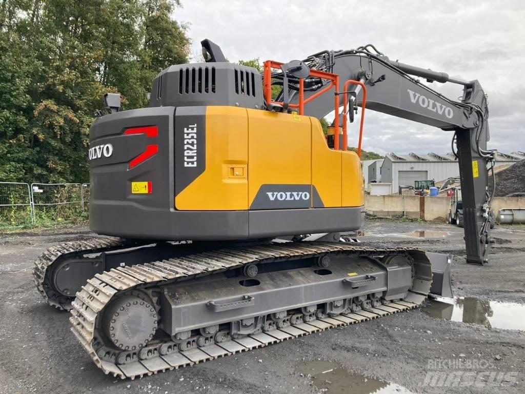 Volvo ECR 235 E L حفارات زحافة