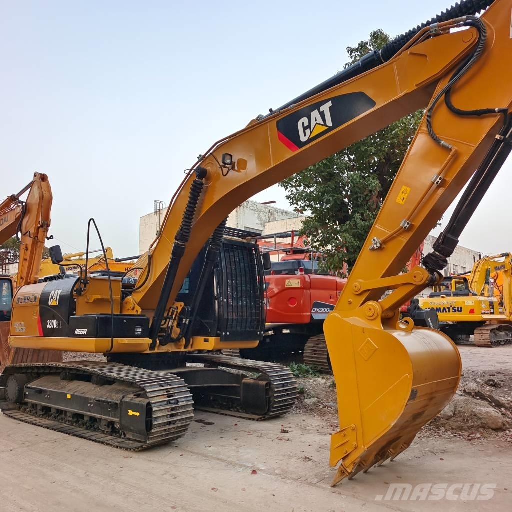 CAT 320 D حفارات زحافة