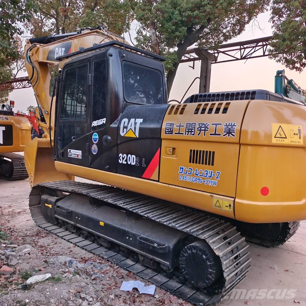 CAT 320 D حفارات زحافة