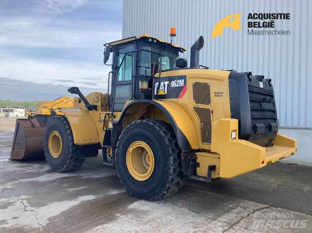 CAT 962 M لوادر بعجل