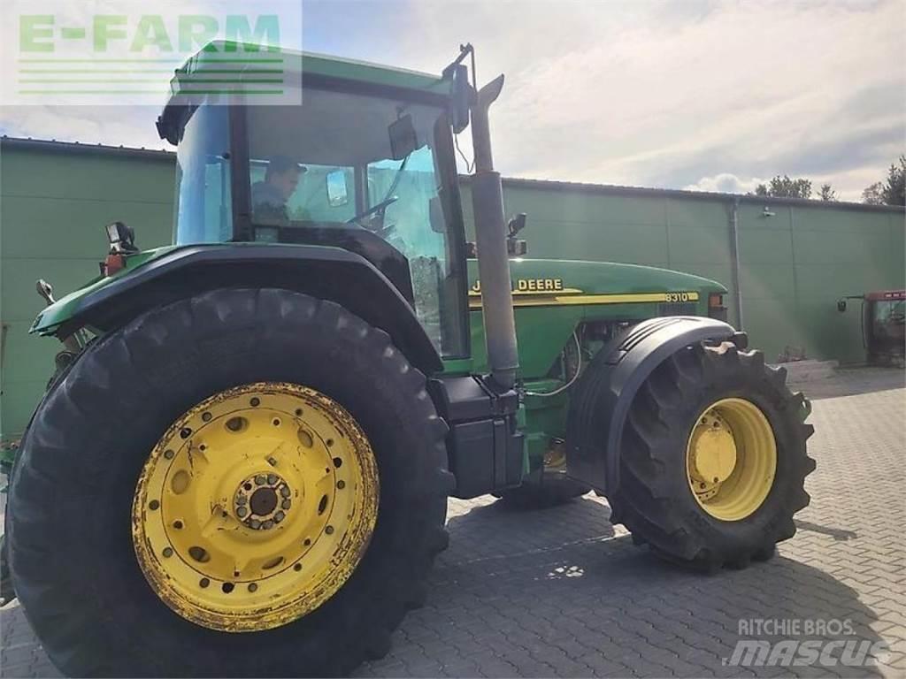 John Deere 8310 الجرارات