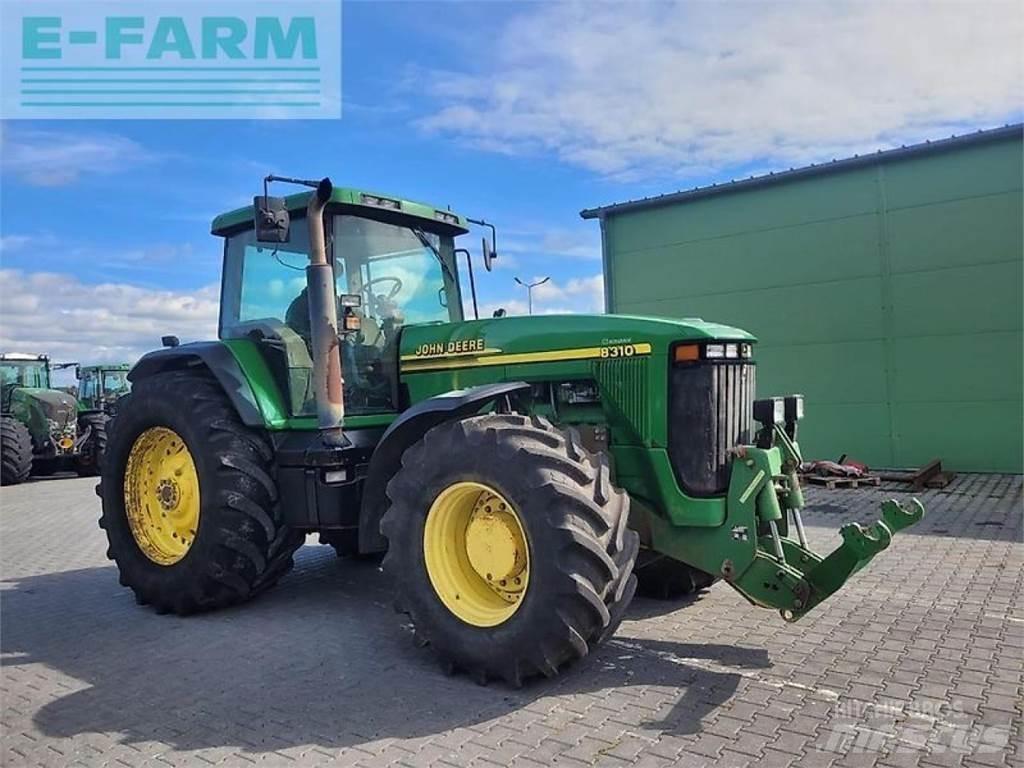 John Deere 8310 الجرارات