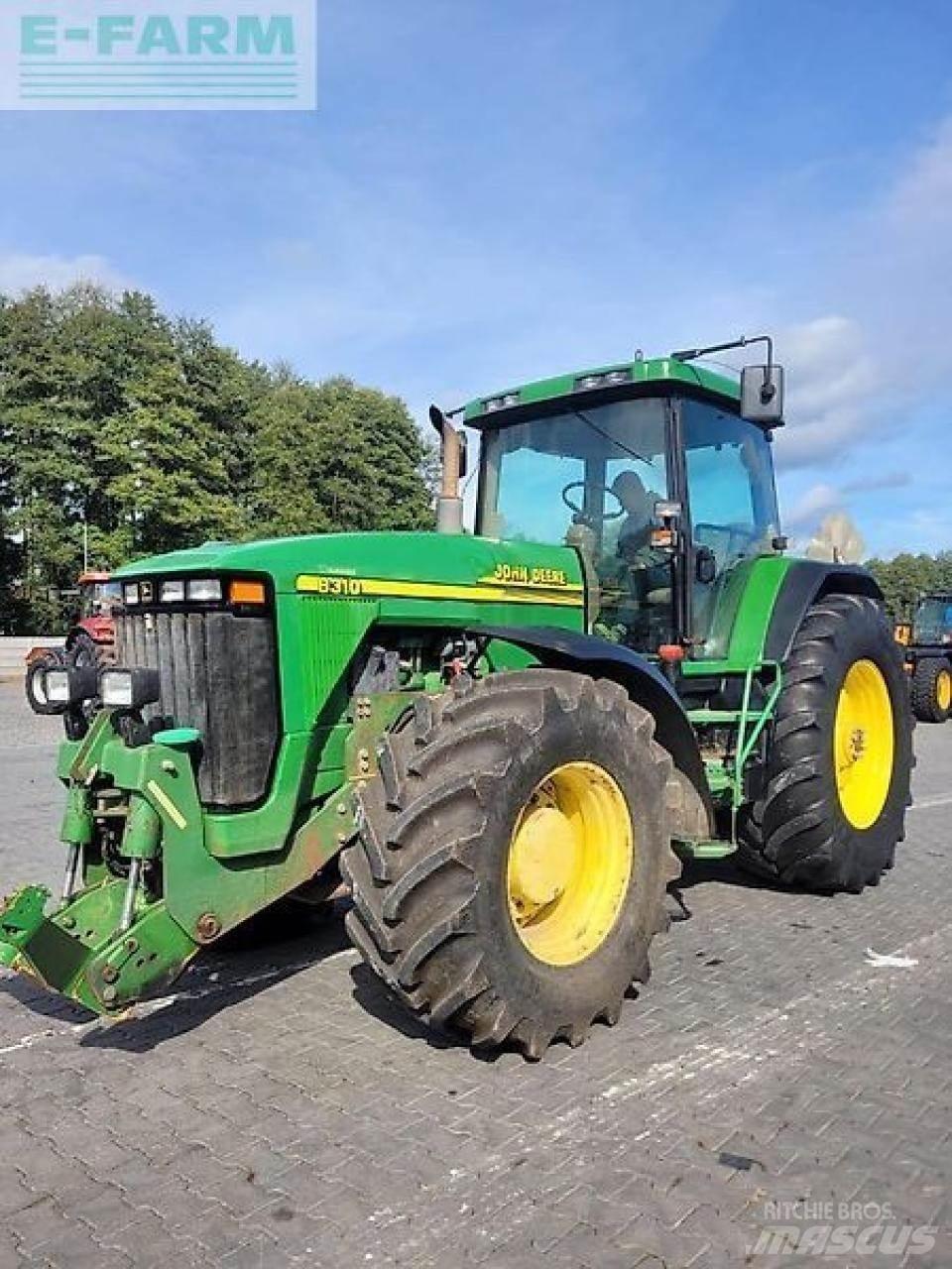 John Deere 8310 الجرارات
