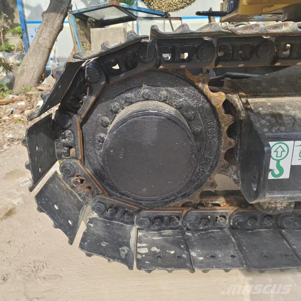 CAT 310 حفارات زحافة